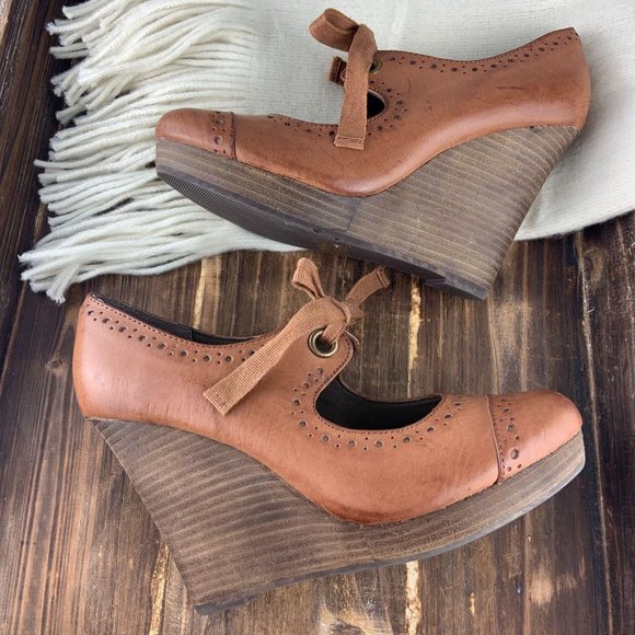 Modcloth Shoes - ModCloth Restricted Oxford Mary Jane Wedge Heels